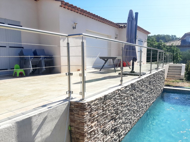 Garde-corps design à Cagnes-sur-mer, Mougins ou Antibes : sécurité et élégance pour votre intérieur et extérieur